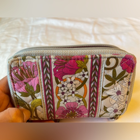 🔥Verá Bradley Wristlet Cellphone Wallet in Floral Print 🔥 - Picture 8 of 8